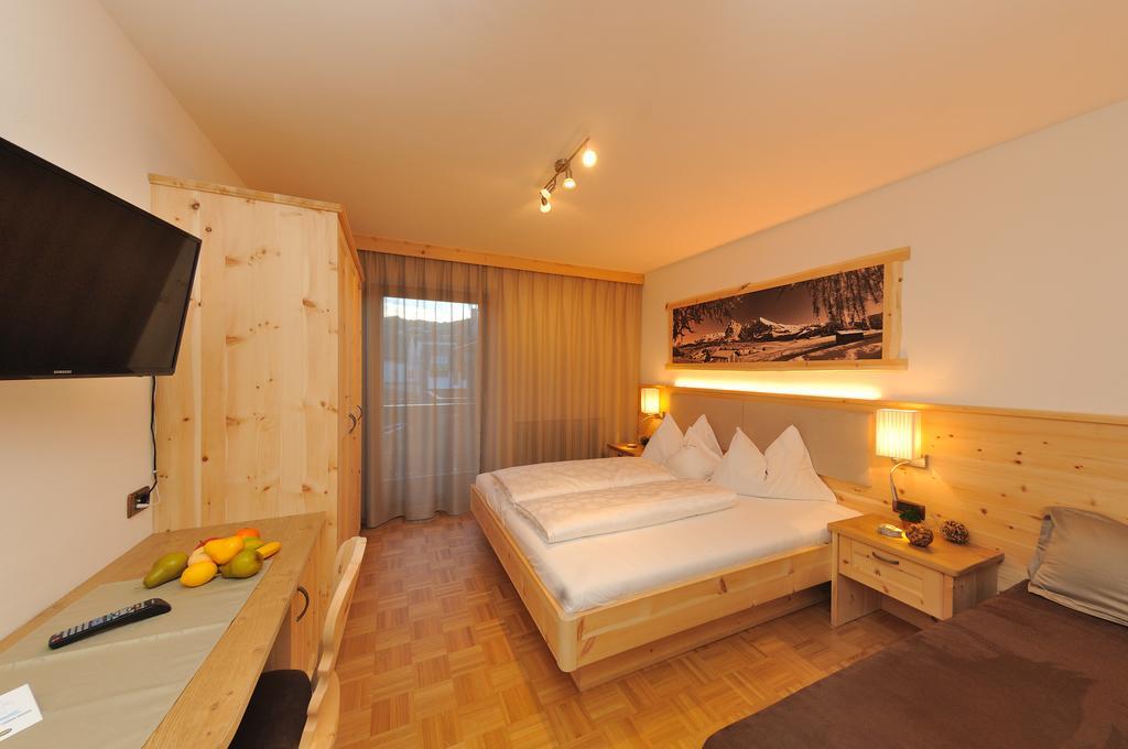 Hotel Garni Savoy Castelrotto Eksteriør billede