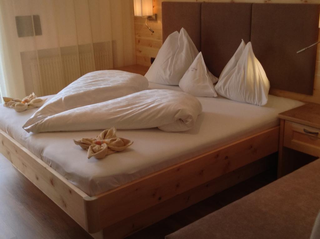 Hotel Garni Savoy Castelrotto Værelse billede