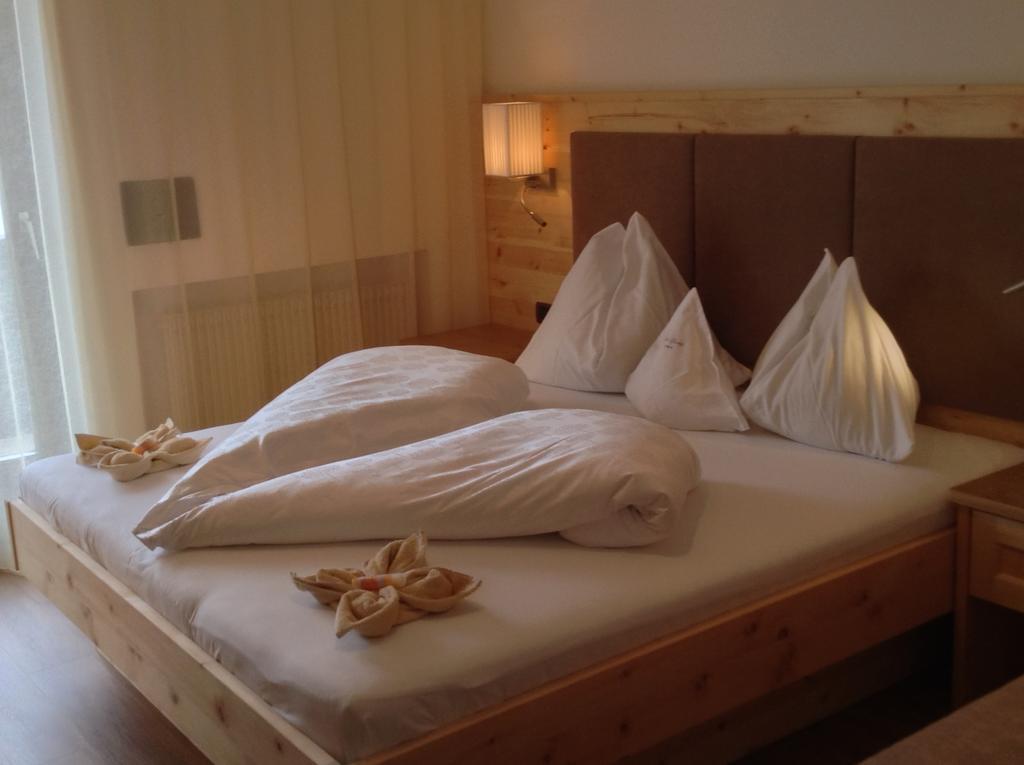 Hotel Garni Savoy Castelrotto Værelse billede