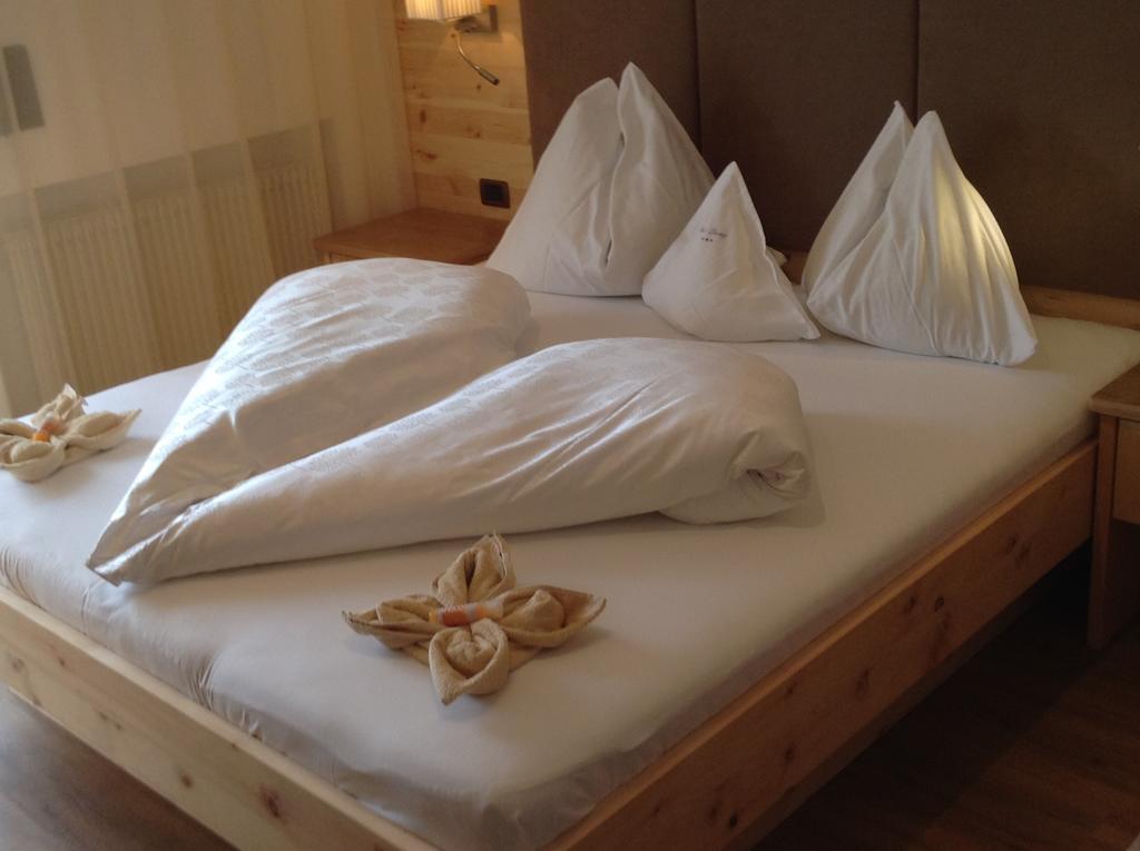 Hotel Garni Savoy Castelrotto Værelse billede